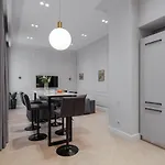 New! Luxury In The Center Of Overlooking Deribasovskaya Str. Price! * Odessza