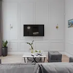 New! Luxury In The Center Of Overlooking Deribasovskaya Str. Price! *