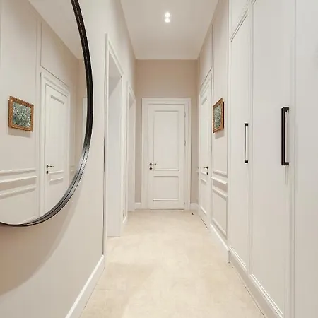 New! Luxury In The Center Of Overlooking Deribasovskaya Str. Price! Odessa
