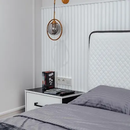 New! Luxury In The Center Of Overlooking Deribasovskaya Str. Price! Апартаменти Одеса