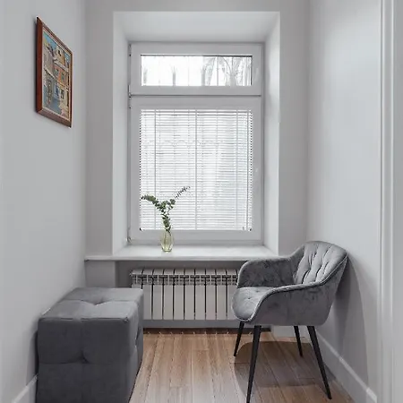 Apartment New! Luxury In The Center Of Overlooking Deribasovskaya Str. Price!