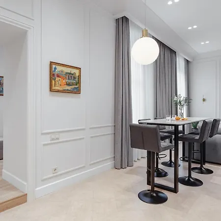 New! Luxury In The Center Of Overlooking Deribasovskaya Str. Price! * Odessa