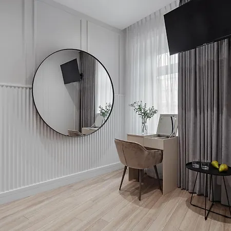 New! Luxury In The Center Of Overlooking Deribasovskaya Str. Price! Odesa