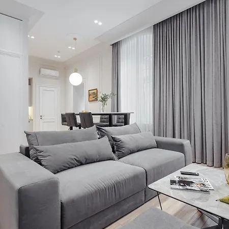 Apartment New! Luxury In The Center Of Overlooking Deribasovskaya Str. Price! Odesa