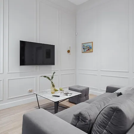 New! Luxury In The Center Of Overlooking Deribasovskaya Str. Price!