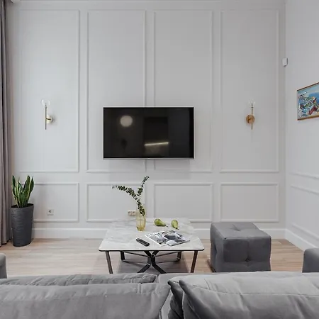 New! Luxury In The Center Of Overlooking Deribasovskaya Str. Price! *