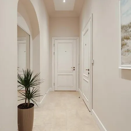New! Luxury In The Center Of Overlooking Deribasovskaya Str. Price! Odesa
