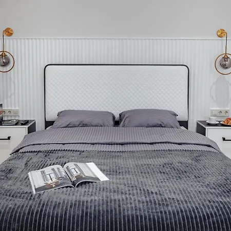 Apartmán New! Luxury In The Center Of Overlooking Deribasovskaya Str. Price! Oděsa