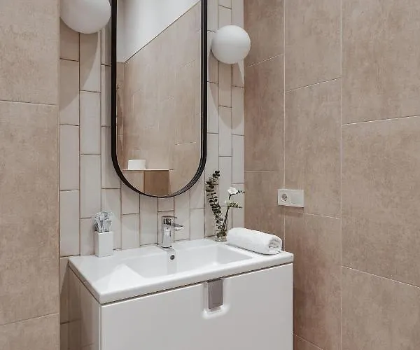 New! Luxury In The Center Of Overlooking Deribasovskaya Str. Price! *