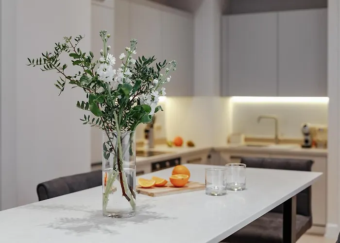 New! Luxury In The Center Of Overlooking Deribasovskaya Str. Price!