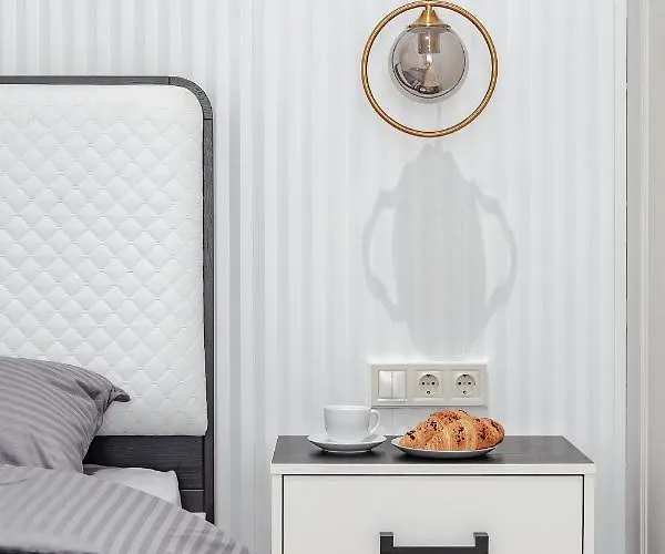 New! Luxury In The Center Of Overlooking Deribasovskaya Str. Price! * Odessa