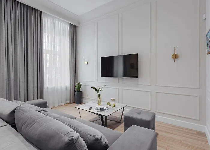 New! Luxury In The Center Of Overlooking Deribasovskaya Str. Price! דירה