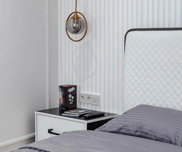 New! Luxury In The Center Of Overlooking Deribasovskaya Str. Price! Daire Odessa