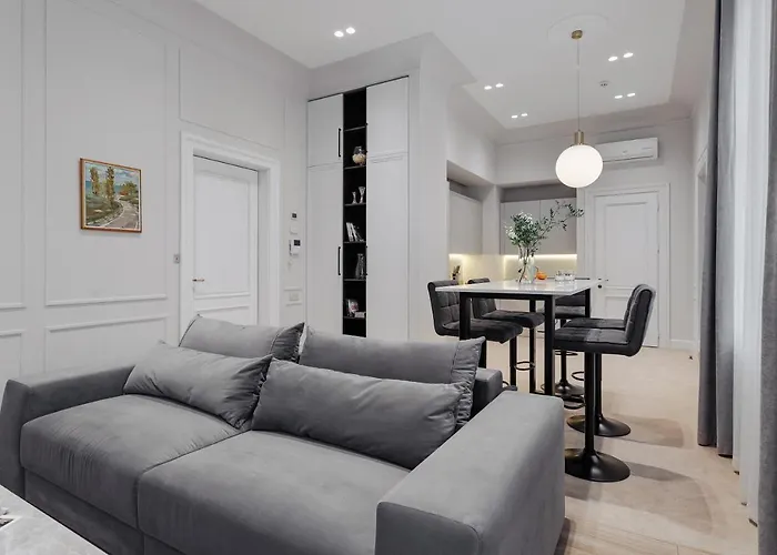 דירה New! Luxury In The Center Of Overlooking Deribasovskaya Str. Price! אודסה