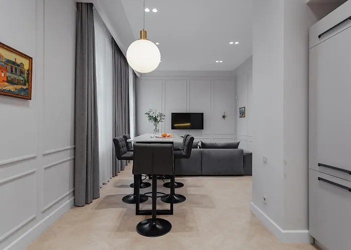 דירה New! Luxury In The Center Of Overlooking Deribasovskaya Str. Price!