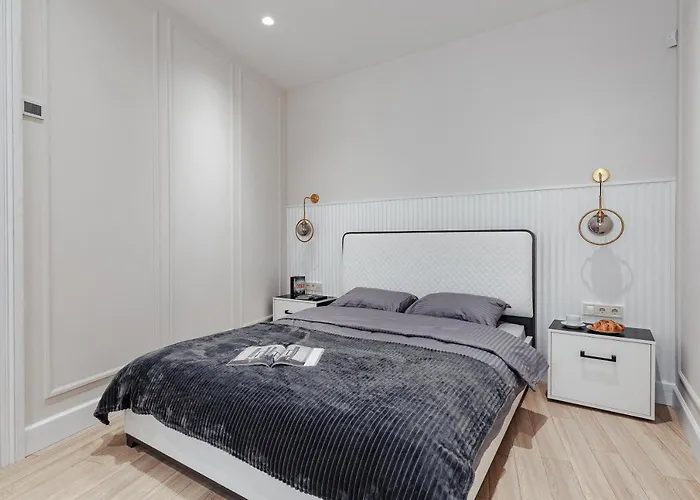 Appartement New! Luxury In The Center Of Overlooking Deribasovskaya Str. Price! *