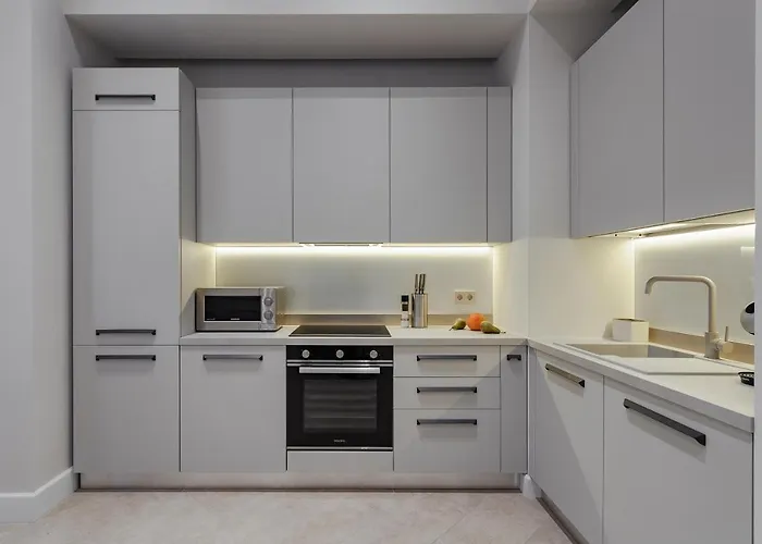 New! Luxury In The Center Of Overlooking Deribasovskaya Str. Price! דירה