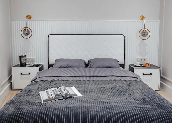 דירה New! Luxury In The Center Of Overlooking Deribasovskaya Str. Price! אודסה