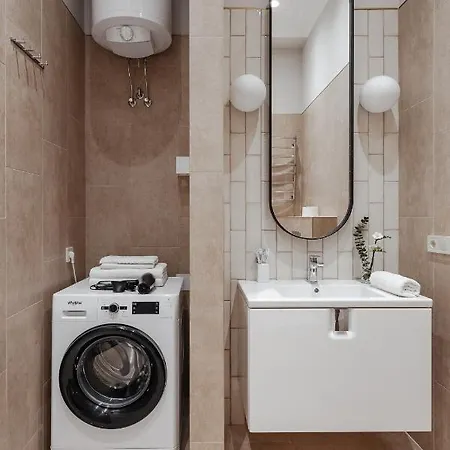 New! Luxury In The Center Of Overlooking Deribasovskaya Str. Price! Odessa