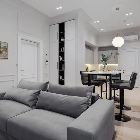 Apartmán New! Luxury In The Center Of Overlooking Deribasovskaya Str. Price! Oděsa