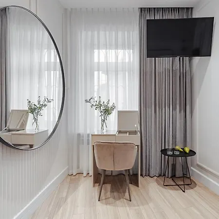New! Luxury In The Center Of Overlooking Deribasovskaya Str. Price! Apartman