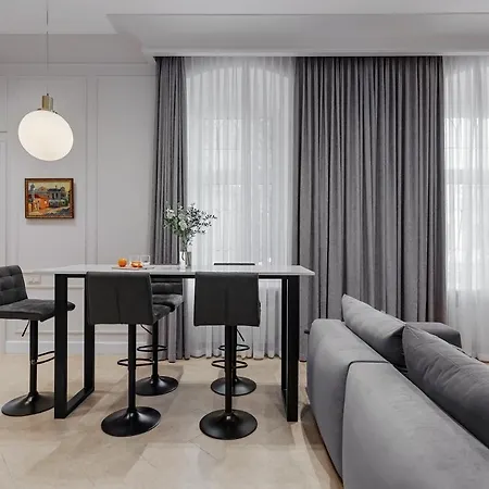 New! Luxury In The Center Of Overlooking Deribasovskaya Str. Price! Apartman Odessza