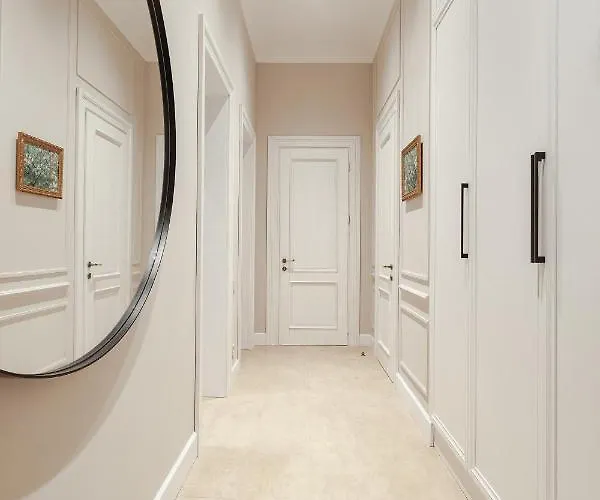 New! Luxury In The Center Of Overlooking Deribasovskaya Str. Price! Oděsa