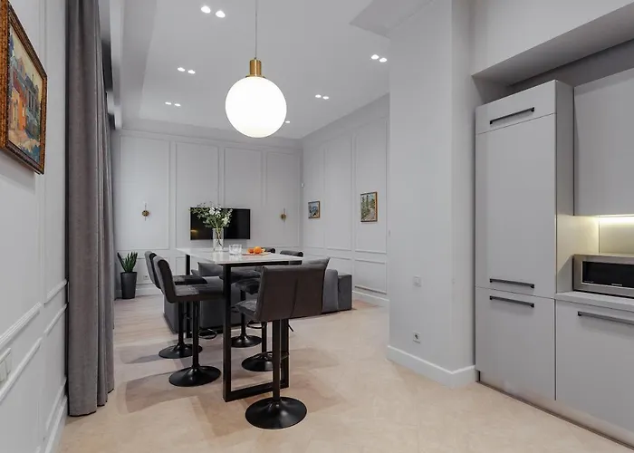 New! Luxury In The Center Of Overlooking Deribasovskaya Str. Price! * Oděsa