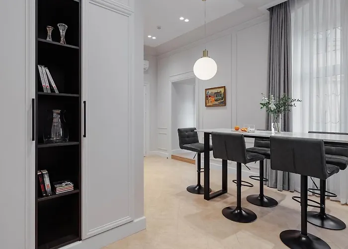 New! Luxury In The Center Of Overlooking Deribasovskaya Str. Price! *