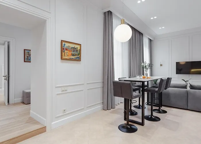 New! Luxury In The Center Of Overlooking Deribasovskaya Str. Price! * Oděsa