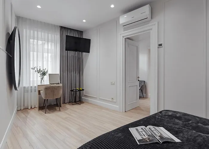 New! Luxury In The Center Of Overlooking Deribasovskaya Str. Price! Oděsa