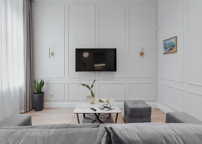 New! Luxury In The Center Of Overlooking Deribasovskaya Str. Price! *