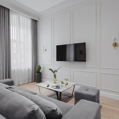New! Luxury In The Center Of Overlooking Deribasovskaya Str. Price! Lejlighed